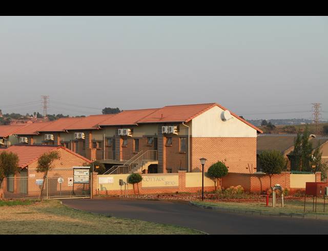 2 BEDROOM APARTMENT FOR SALE IN MOOIKLOOF RIDGE